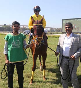 Trainer Karthik Ganapathy (N S Parmar up), winner of Homi Mody Trophy at Mumbai on Sunday. Photo credit Amit Gupta